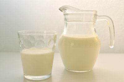 摂り過ぎは逆に膝関節に悪影響な牛乳