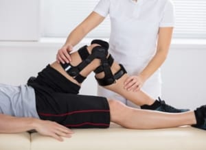 膝の捻挫の保存療法
